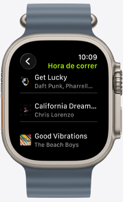 Pantalla de un Apple Watch con una playlist de Fitness+