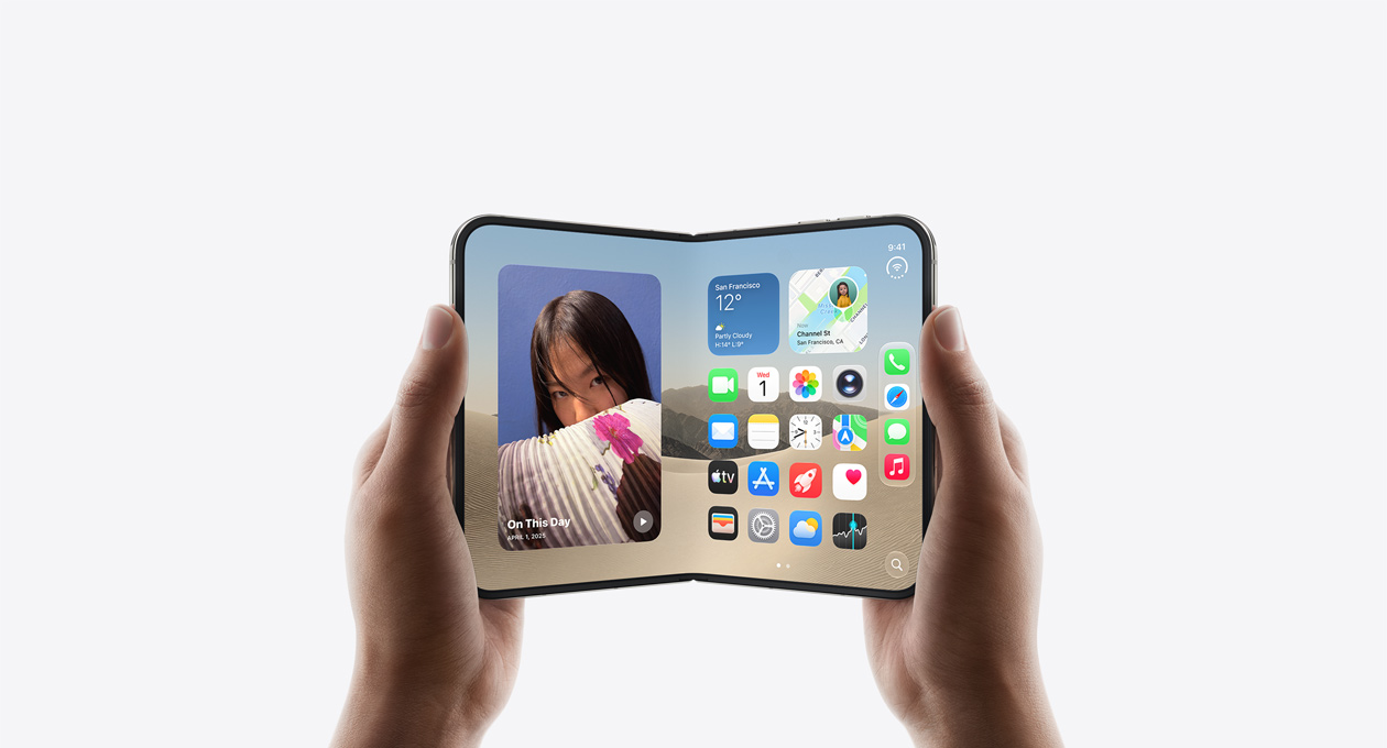 iPhone Duo, mida hoitakse kahe käega avatud horisontaalasendis, sisemine väliskülg, tähesära värvitoon, iOS-i avakuvaga ekraan, fotod vasakul, rakendused paremal