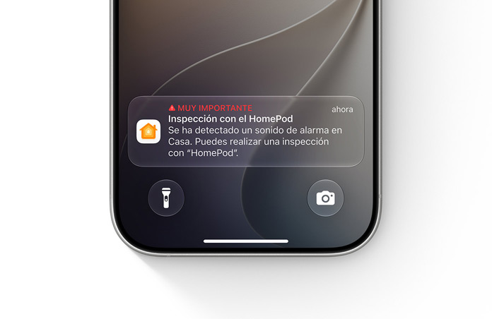 Pantalla de bloqueo de un iPhone que muestra una notificación importante de la app Casa, el texto dice: Importante, Aviso de Llegada en el HomePod disponible, Se ha detectado un sonido de alarma en Mi Casa, Puedes avisar de tu llegada ahora usando el HomePod