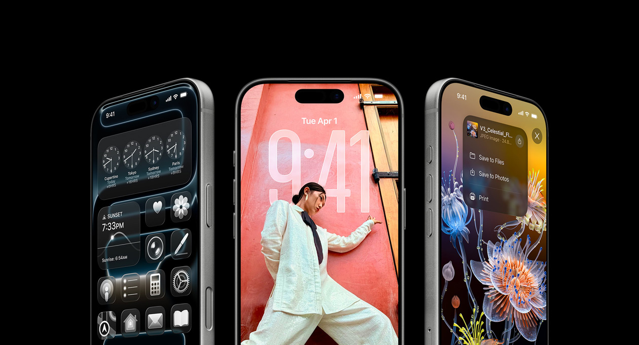 Drie iPhone 17 Pro-modellen, voorkant, naast elkaar, met op het scherm de Wereldklok-app, het toegangsscherm van iOS 26 en hoe je in de Notities-app iets uit een notitie bewaart.