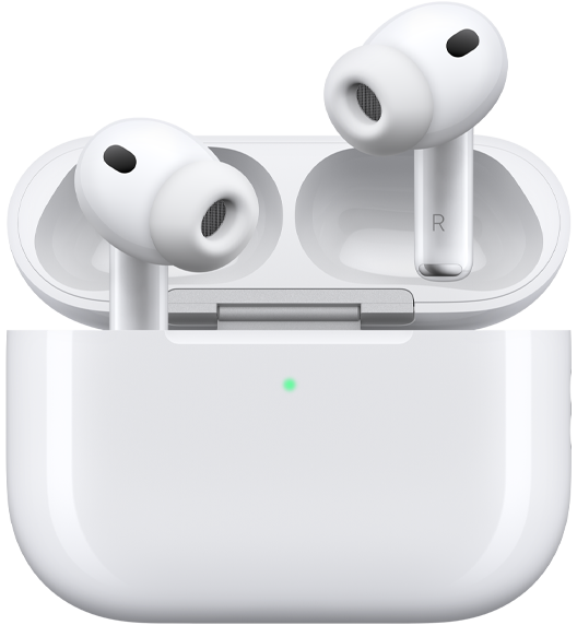 Hvite, trådløse AirPods Pro 3-øretelefoner med silikonplugger og mikrofoner der innsiden av stilkene viser bokstavene L og R vises i et åpent MagSafe-ladeetui (USB-C) med avrundede hjørner og LED-strømindikator.