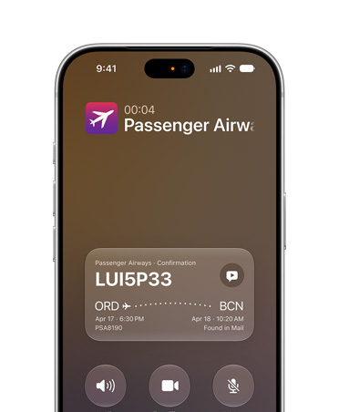 iPhone 17 Pro argent affichant la fonctionnalité Contexte de l’appel boostée par Apple Intelligence. L’écran affiche les détails de confirmation d’un vol pendant un appel.