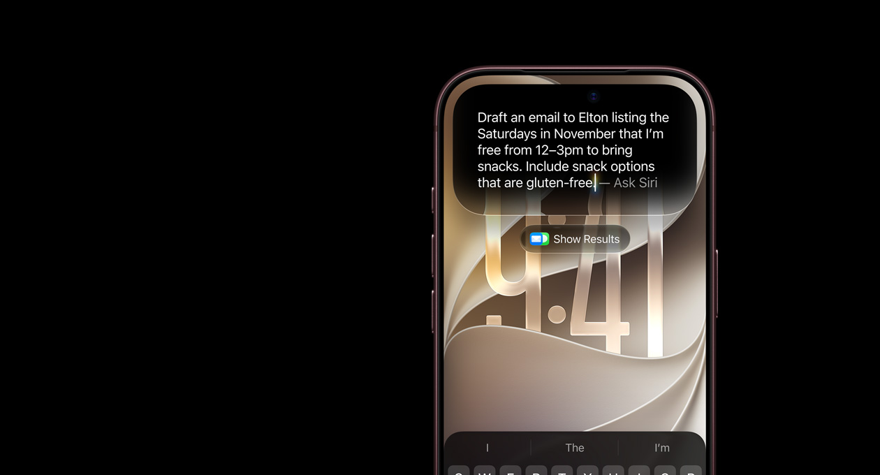 勃根地紅色 iPhone 18 Pro，螢幕顯示問問 Siri 的提示，文字寫著：「擬一封給 Elton 的電子郵件，列出我 11 月中午 12 點到下午 3 點之間，有空可以帶些零食過去的星期六，再附上一些無麩質零食的選項」
