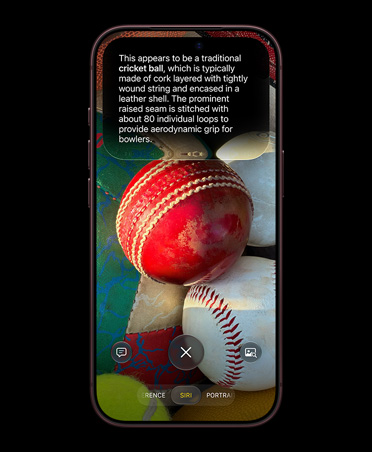 勃根地紅色 iPhone 18 Pro，螢幕顯示相機 app 中的 Siri 模式，畫面中有一張板球的照片，以及分享板球詳細資訊的 Siri AI 回覆